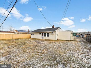 10 Blue Ridge Dr in Levittown, PA - Building Photo - Building Photo