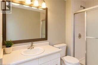 276 Christopher Dr in Cambridge, ON - Building Photo - Building Photo