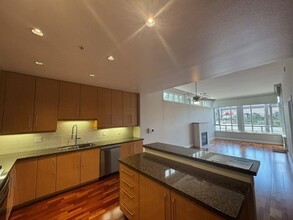 700 W Harbor Dr in San Diego, CA - Building Photo - Building Photo