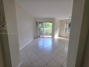 8874 W Flagler St in Miami, FL - Building Photo - Building Photo