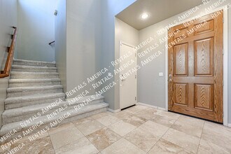 3966 E Crest Ln in Phoenix, AZ - Foto de edificio - Building Photo