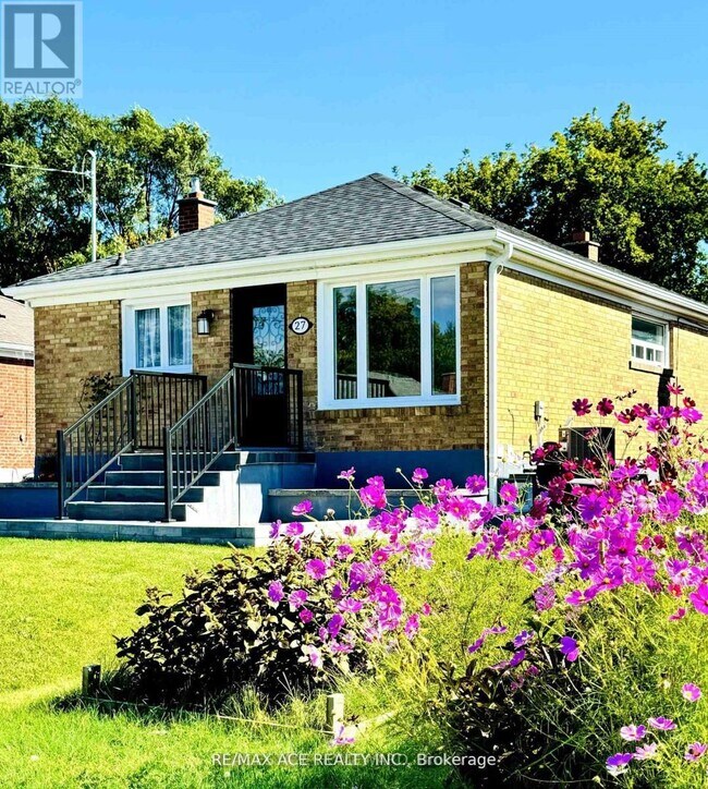 27 Tansley Ave in Toronto, ON - Building Photo - Building Photo