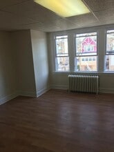 5615 Florence Ave in Philadelphia, PA - Building Photo - Building Photo
