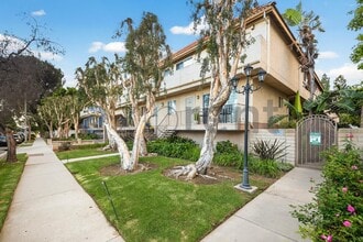 10215 Variel Ave in Los Angeles, CA - Building Photo - Building Photo