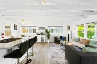 1464 NE 24th St in Wilton Manors, FL - Building Photo - Building Photo