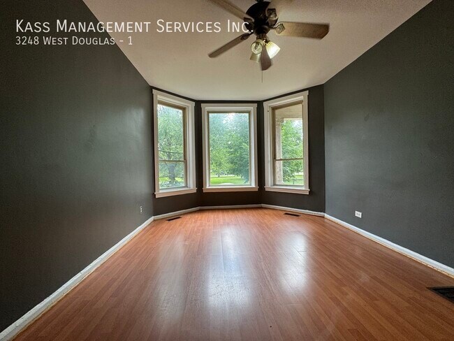 3248 W Douglas Blvd-Unit -1 in Chicago, IL - Building Photo - Building Photo