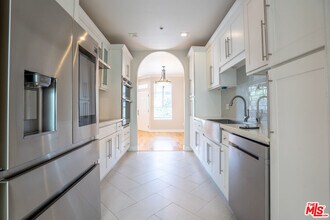 350 S Norton Ave in Los Angeles, CA - Building Photo - Building Photo