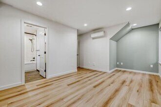 6715 Aurora Ave N in Seattle, WA - Building Photo - Building Photo