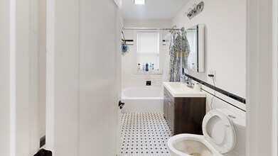 25 Greycliff Rd, Unit 1 in Boston, MA - Building Photo - Building Photo