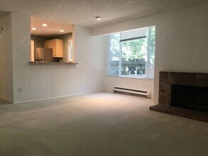 14409 NE 30th Pl in Bellevue, WA - Building Photo - Building Photo