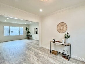 124 N Pass Ave in Burbank, CA - Foto de edificio - Building Photo