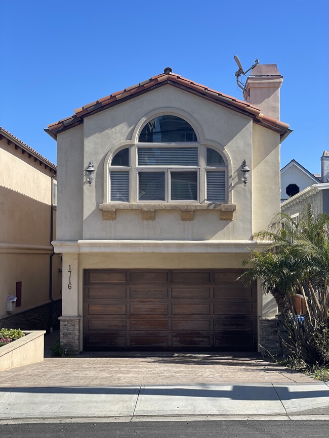 property at 1716 Stanford Ave