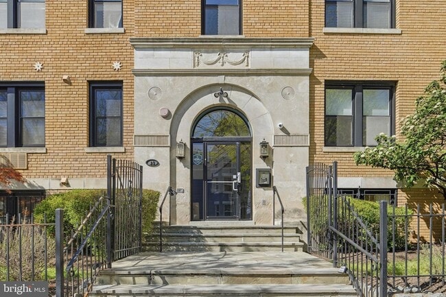 property at 14 S St NE