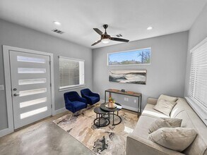 6902 Carver Ave in Austin, TX - Building Photo - Building Photo