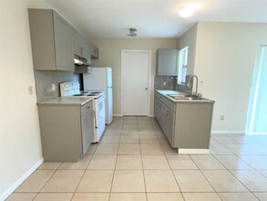 402 S 14th St in Fort Pierce, FL - Building Photo - Building Photo