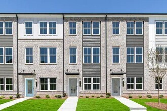 14 Creekside Cir NW in Atlanta, GA - Building Photo - Building Photo