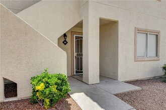 760 Hunters Creek Ln, Unit 104 in Las Vegas, NV - Building Photo - Building Photo