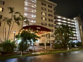 3660 NE 166th St in Miami, FL - Building Photo