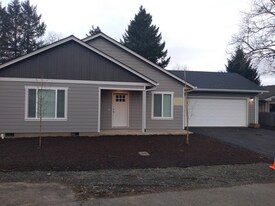4896 Crater Ave N in Keizer, OR - Building Photo