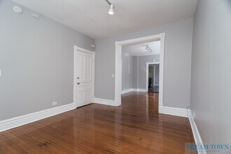 1148 W Addison St, Unit 2 in Chicago, IL - Building Photo - Building Photo