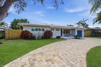 1706 NE 28th Dr in Wilton Manors, FL - Foto de edificio - Building Photo