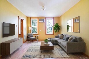 71-20 68th St in Queens, NY - Building Photo