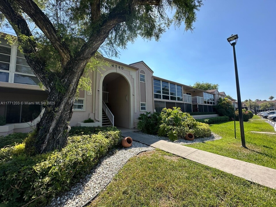 4760 NW 102nd Ave, Unit 104-12 in Doral, FL - Building Photo