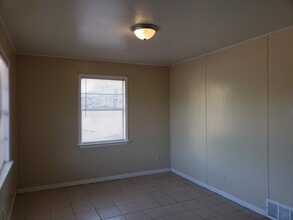 1201 N College St in Killeen, TX - Foto de edificio - Building Photo