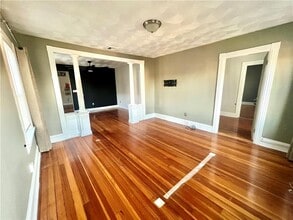 360 Weeden St in Pawtucket, RI - Foto de edificio - Building Photo
