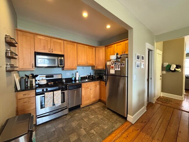35 Mystic St, Unit 2 in Boston, MA - Building Photo - Building Photo