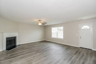 4246 Holliday Rd in Atlanta, GA - Building Photo - Building Photo