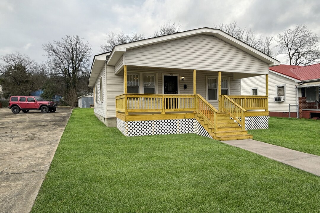 1209 Gardner St in Gadsden, AL - Building Photo