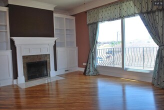 5520 Belmont Rd, Unit #3D in Downers Grove, IL - Foto de edificio - Building Photo