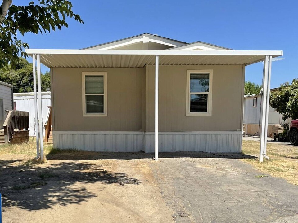 533 E Sullivan St in Coalinga, CA - Building Photo