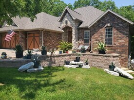 137 Millstone Ct in Branson, MO - Building Photo