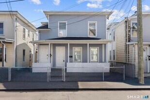 75 Commercial St in Bridgeport, CT - Building Photo