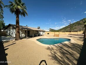 13625 N 15th Dr in Phoenix, AZ - Foto de edificio - Building Photo