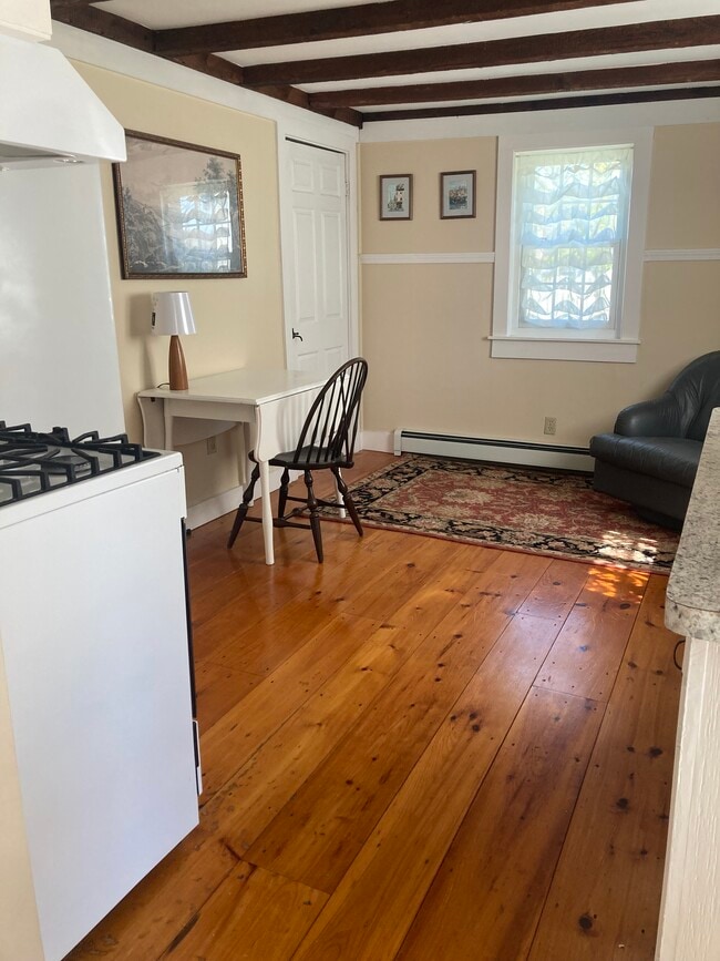 114 Maplewood Ave, Unit 1R