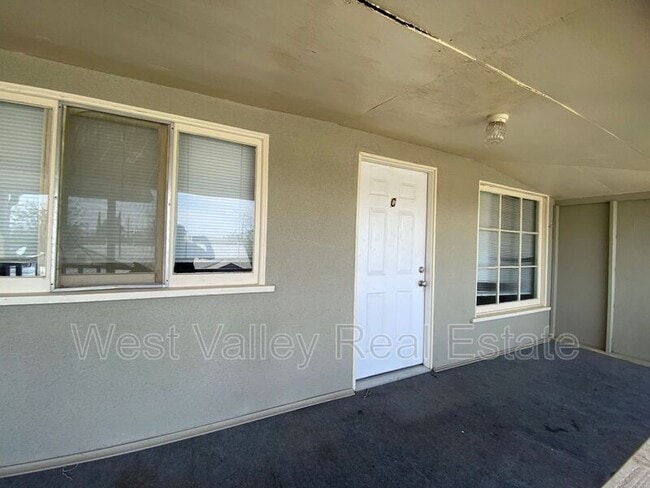 155 1/2 North St in Taft, CA - Foto de edificio - Building Photo
