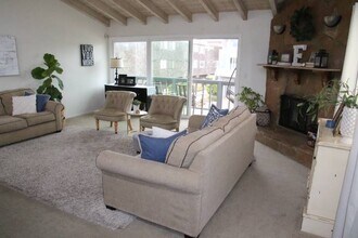5143 Neptune Sq in Oxnard, CA - Building Photo - Building Photo