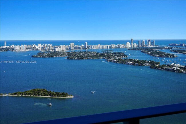 700 NE 24th St in Miami, FL - Building Photo - Building Photo