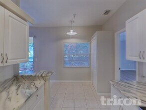 5811 28th St E in Bradenton, FL - Foto de edificio - Building Photo