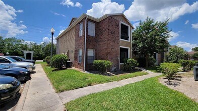 5500 Devonbriar Way in Orlando, FL - Building Photo - Building Photo