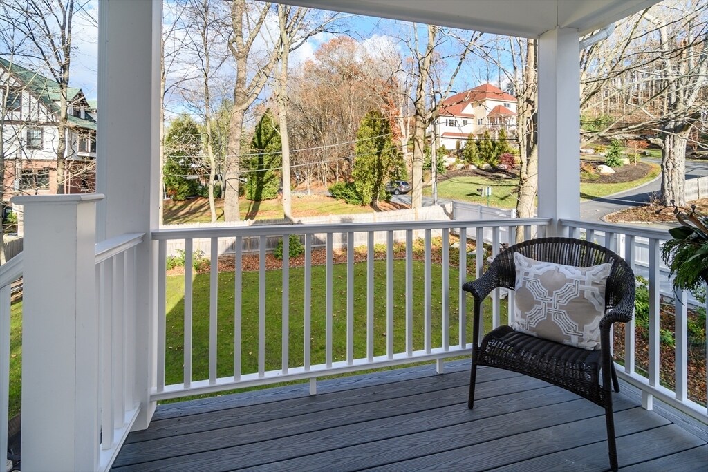 12 Maugus Ave in Wellesley, MA - Building Photo