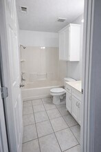 182 Oak Terrace in Seguin, TX - Foto de edificio - Building Photo