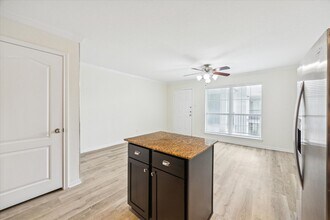 300 Pecore St in Houston, TX - Building Photo - Building Photo