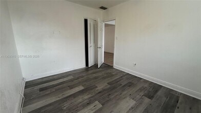 2811 NW 26th Ave in Oakland Park, FL - Building Photo - Building Photo