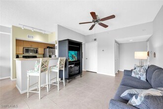 1885 Florida Club Dr in Naples, FL - Foto de edificio - Building Photo