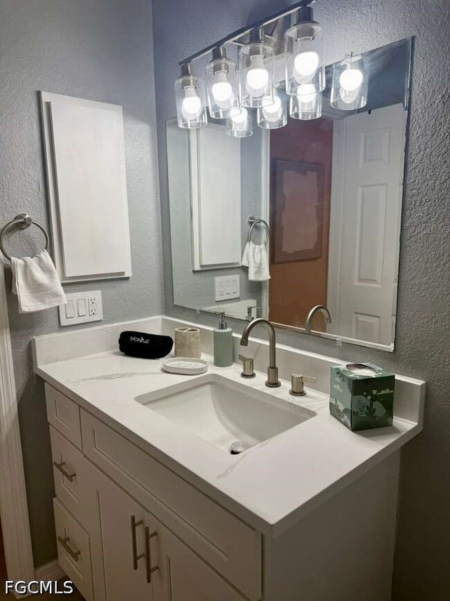 property at 930 SW 34th St