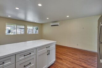 125a Eaton Villa Pl in Redwood City, CA - Building Photo - Building Photo